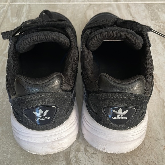 Adidas Originals Falcon, 6.5 - Picture 9 of 13